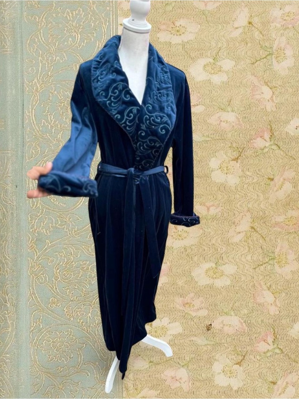 Plush Embroidered Velvet Robe - Deep Blue - Picture 5 of 6
